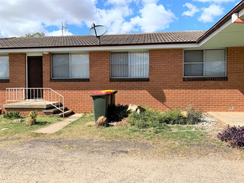 2/7 Edinburgh Ave, West Tamworth NSW 2340
