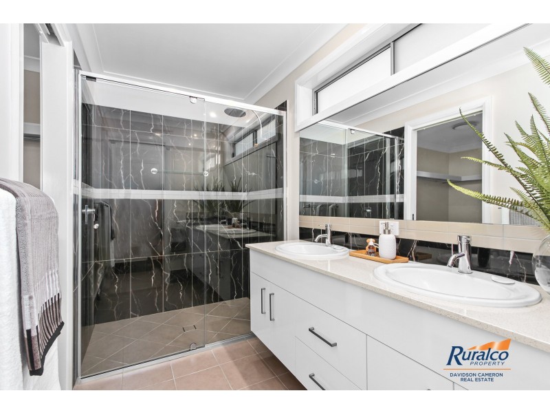 28 Conimbla Crescent, Tamworth NSW 2340