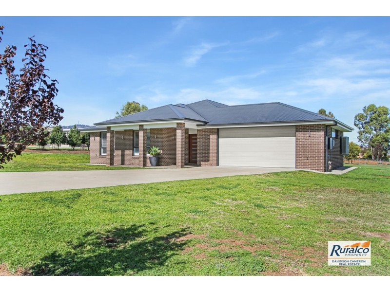 2 Carrai Close, Tamworth NSW 2340