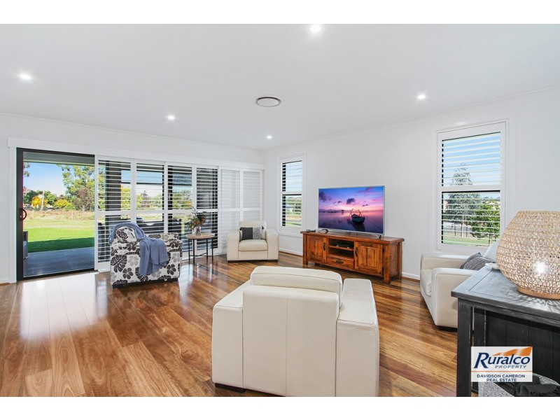 2 Carrai Close, Tamworth NSW 2340