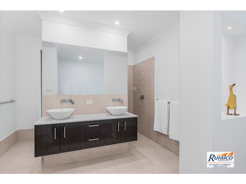 2 Carrai Close, Tamworth NSW 2340