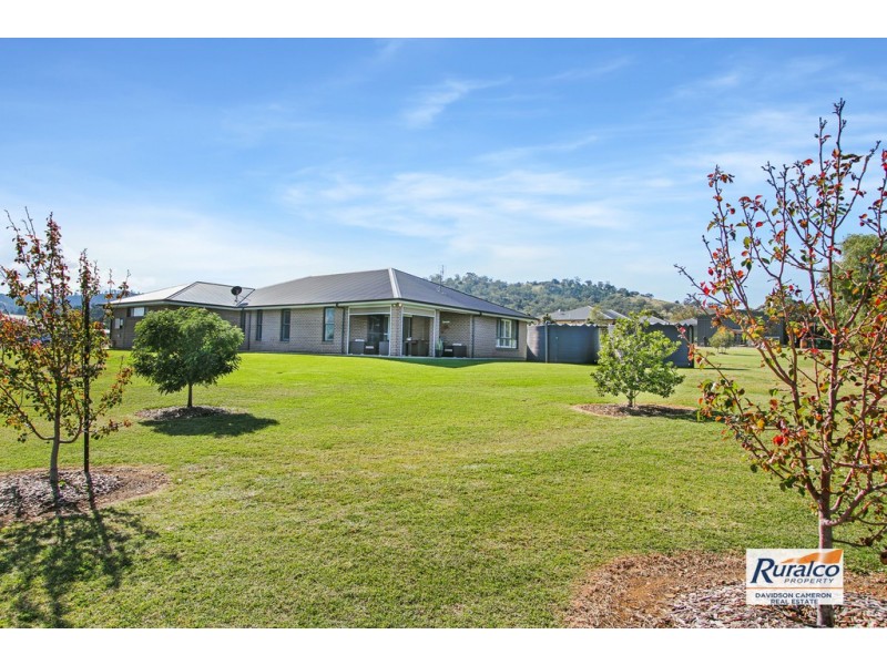 2 Carrai Close, Tamworth NSW 2340