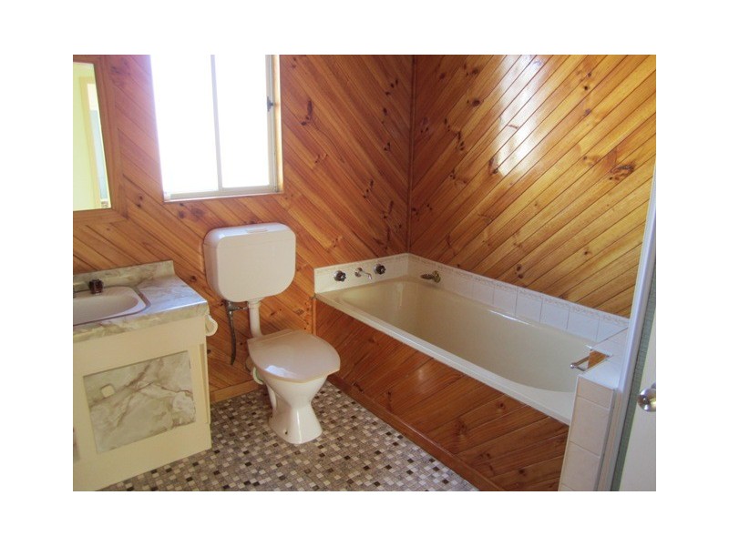 1 Out Of Town, Duri NSW 2344