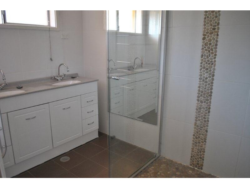 2 Dekalb Street, Tamworth NSW 2340