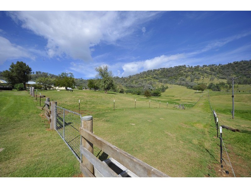 80 Wyndham Close, Tamworth NSW 2340