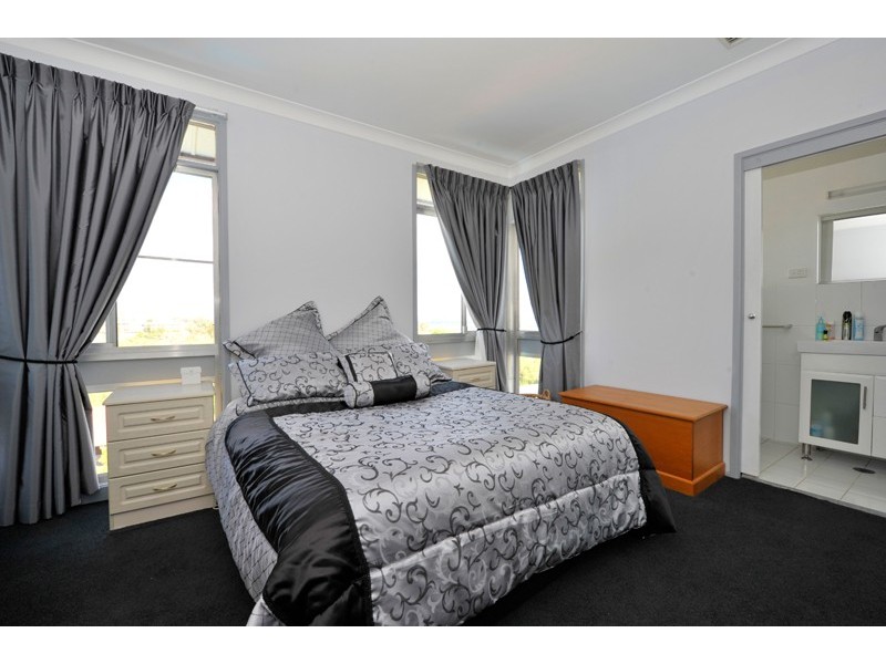 27 Dekalb Street, Tamworth NSW 2340