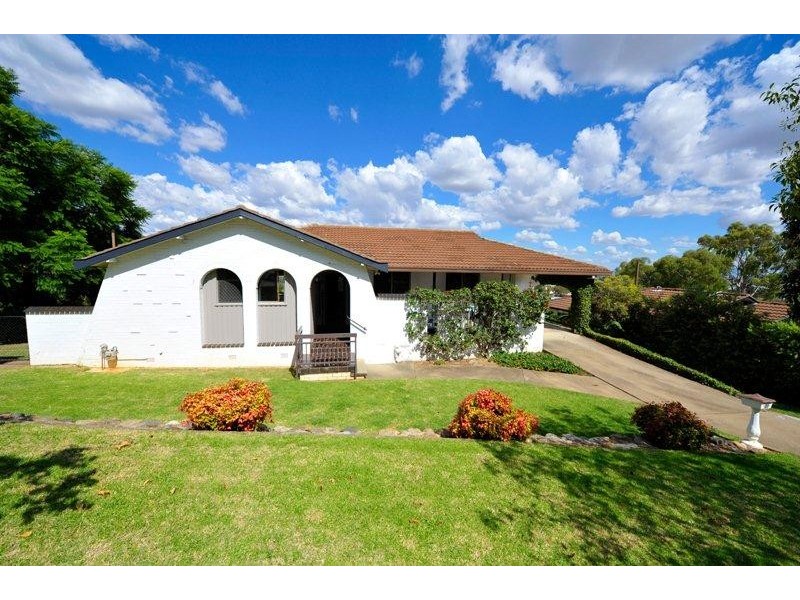 27 Dekalb Street, Tamworth NSW 2340