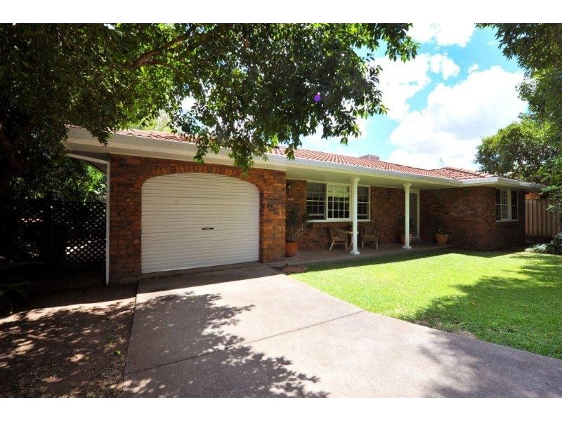 11 Jemmy Place, Tamworth NSW 2340