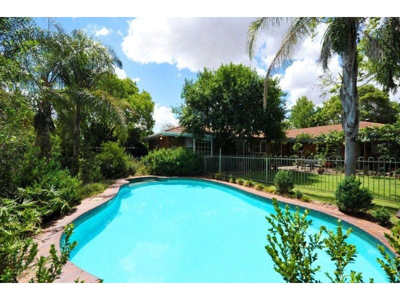 11 Jemmy Place, Tamworth NSW 2340