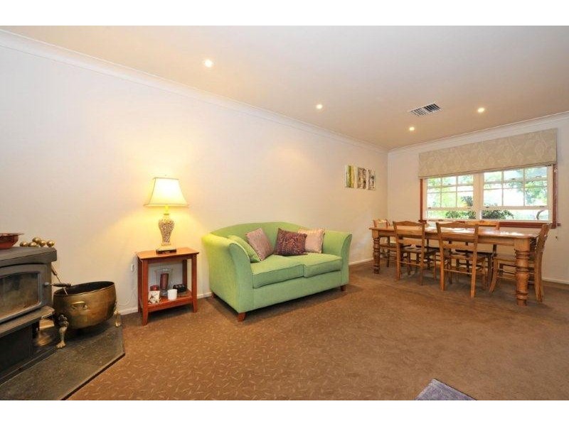 11 Jemmy Place, Tamworth NSW 2340