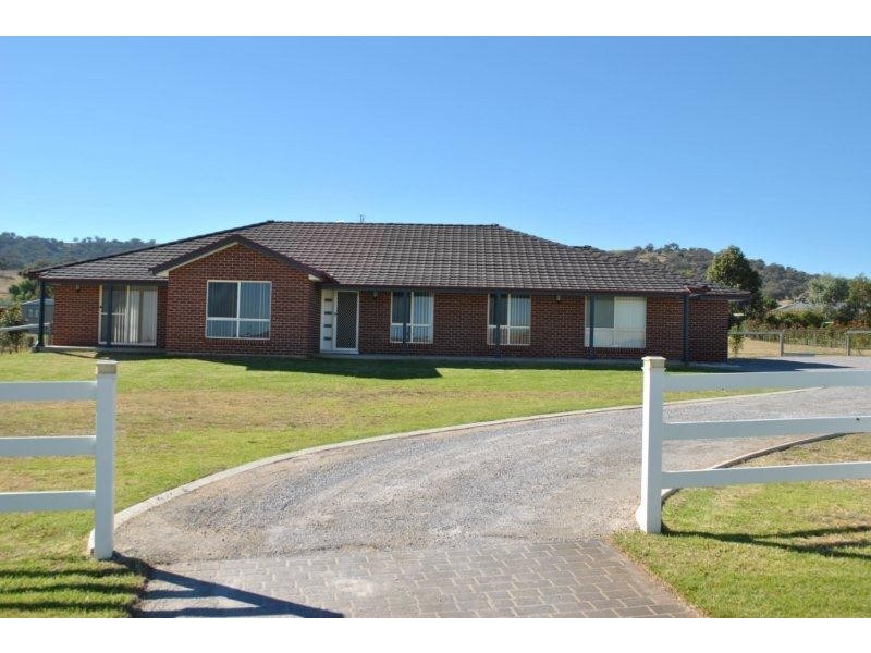 14 Whiporie Close, Tamworth NSW 2340