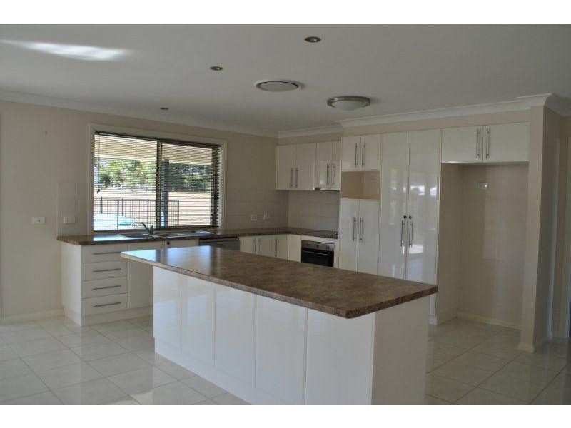 14 Whiporie Close, Tamworth NSW 2340