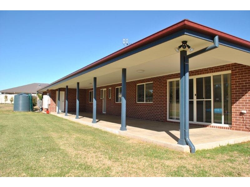 14 Whiporie Close, Tamworth NSW 2340