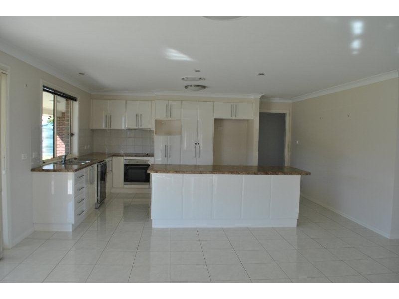14 Whiporie Close, Tamworth NSW 2340