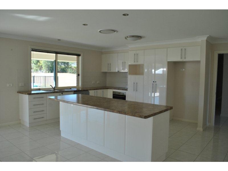14 Whiporie Close, Tamworth NSW 2340