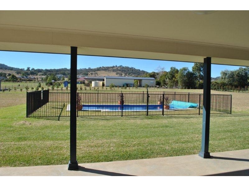 14 Whiporie Close, Tamworth NSW 2340