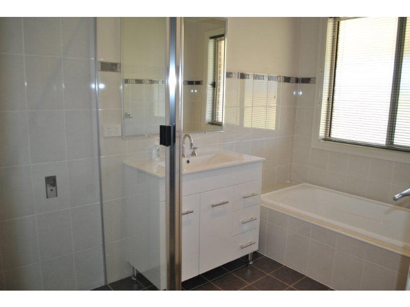 14 Whiporie Close, Tamworth NSW 2340