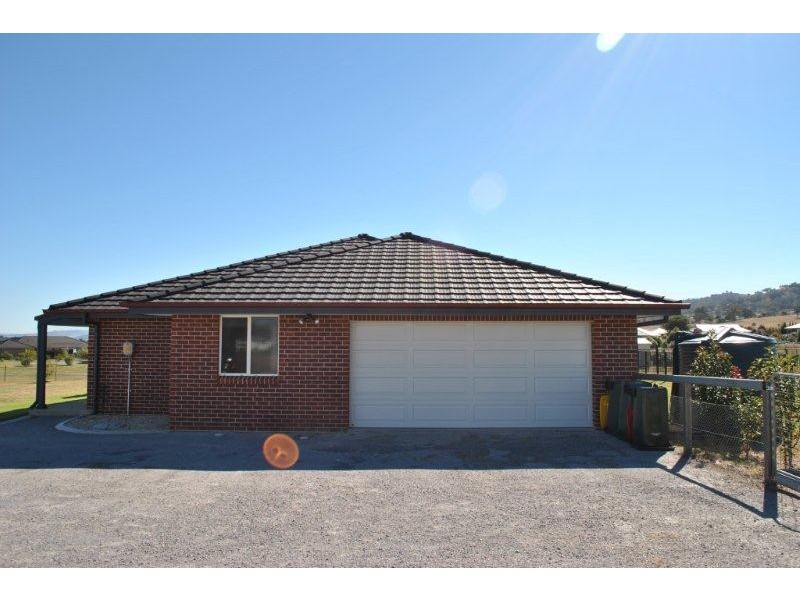 14 Whiporie Close, Tamworth NSW 2340