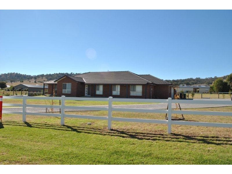 14 Whiporie Close, Tamworth NSW 2340