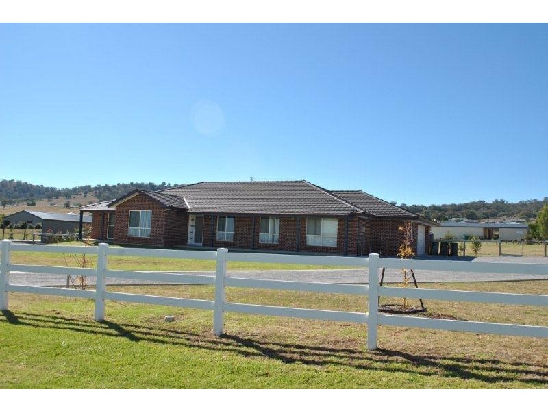 14 Whiporie Close, Tamworth NSW 2340