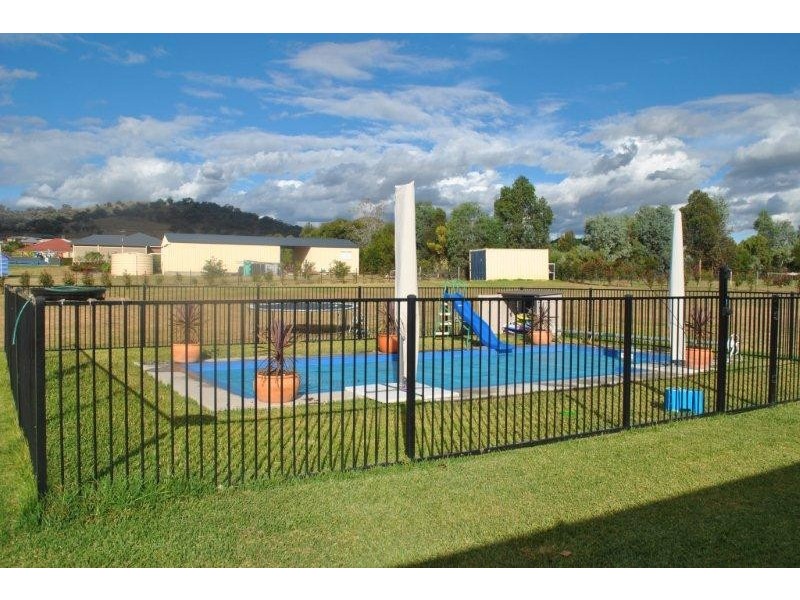14 Whiporie Close, Tamworth NSW 2340