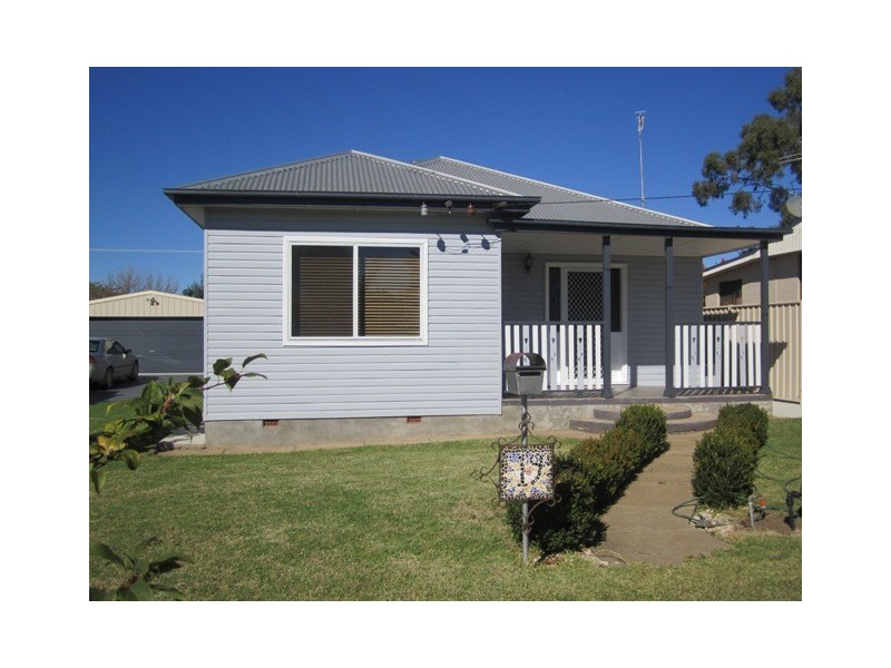 19 Cambridge Street, Tamworth NSW 2340
