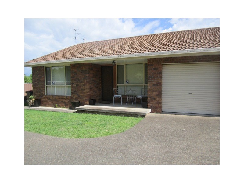 2/10 Illoura Street, Tamworth NSW 2340