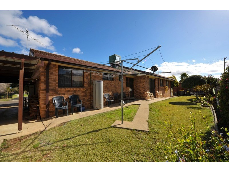 9 Yangoora Street, Tamworth NSW 2340