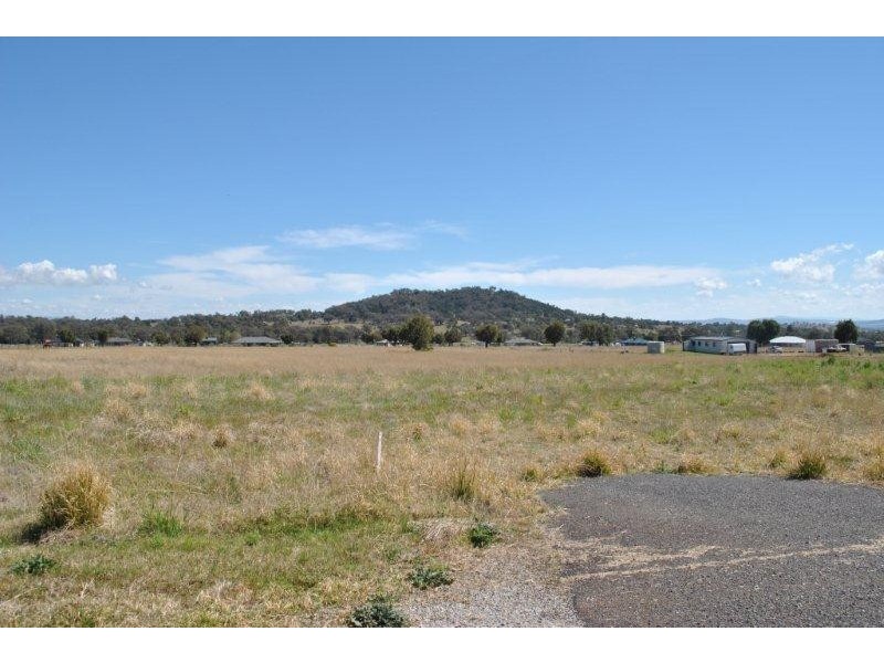 5 Woodswallow Close, Tamworth NSW 2340