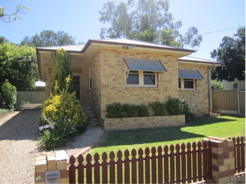 164 Carthage Street, Tamworth NSW 2340