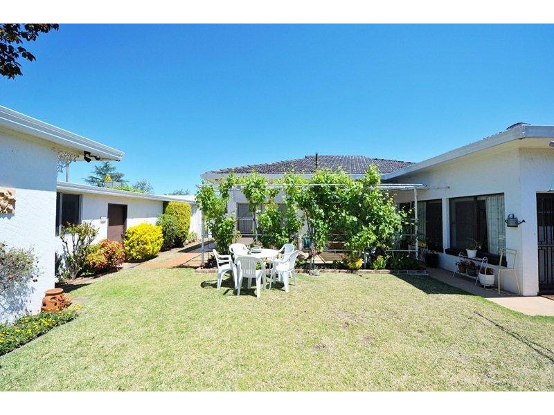 76 Carthage Street, Tamworth NSW 2340