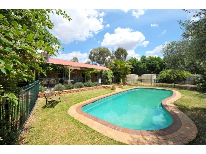 15 Dangar Cres, Tamworth NSW 2340