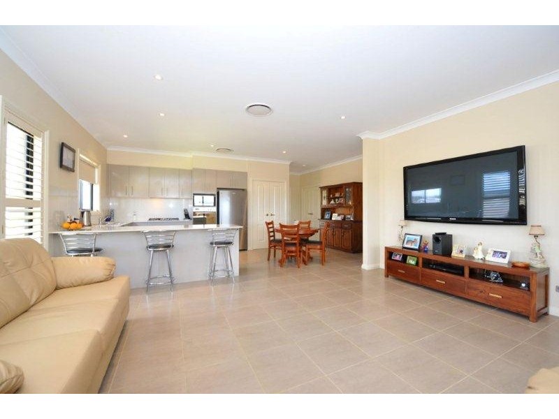 6 John Stuart Close, Tamworth NSW 2340