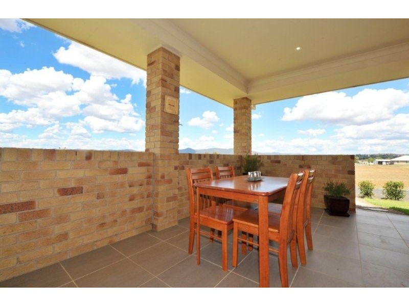 6 John Stuart Close, Tamworth NSW 2340