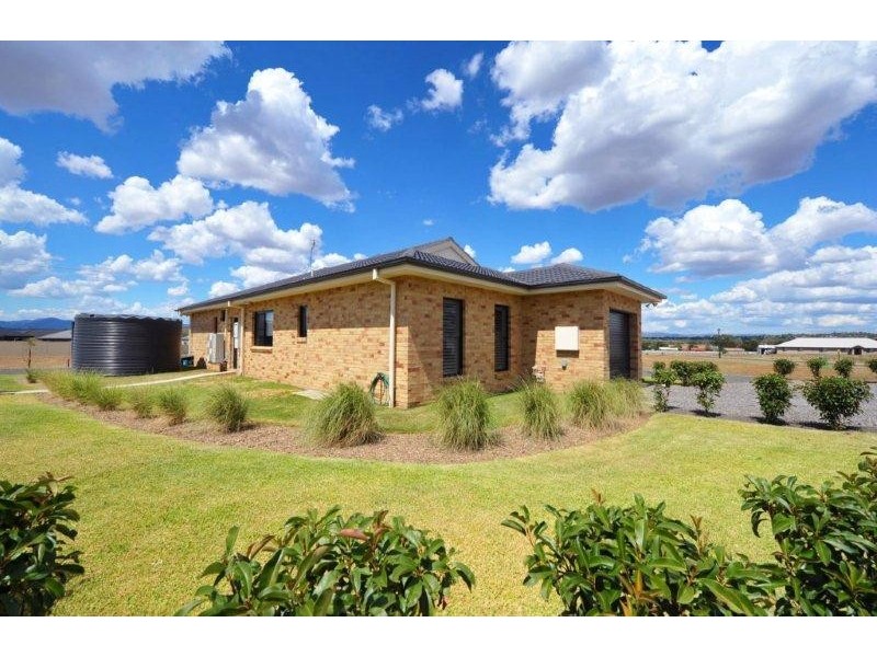 6 John Stuart Close, Tamworth NSW 2340