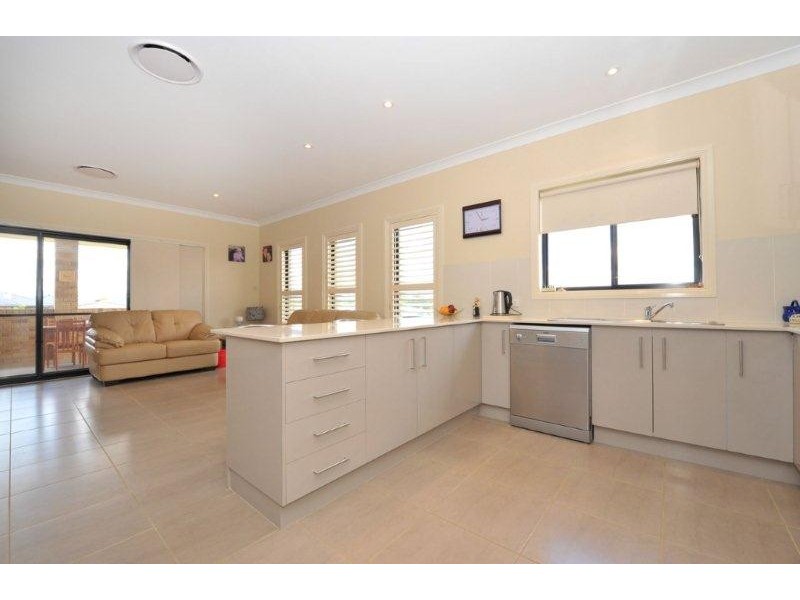 6 John Stuart Close, Tamworth NSW 2340