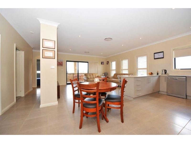 6 John Stuart Close, Tamworth NSW 2340