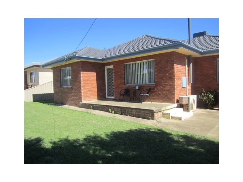 8 Bell Street, Tamworth NSW 2340