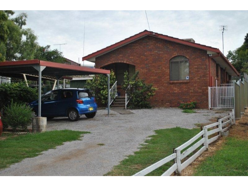 4 Dowell Avenue, Tamworth NSW 2340