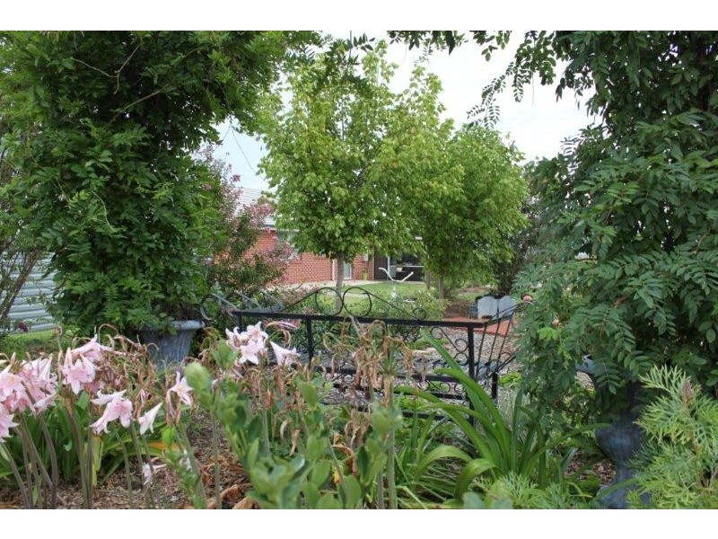 4 Manina Way, Tamworth NSW 2340