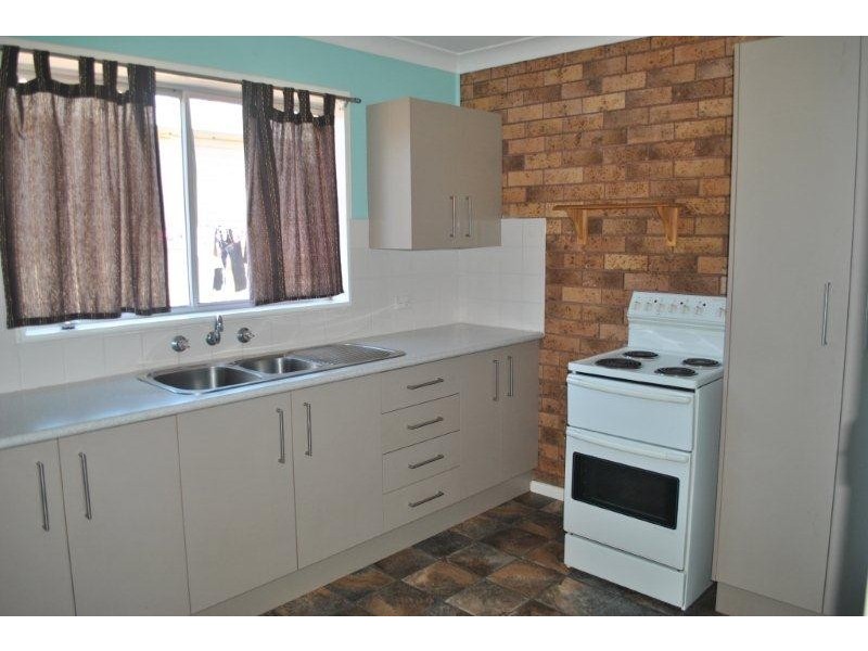 2/104 Denison Street, Tamworth NSW 2340