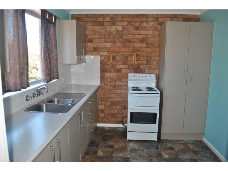 2/104 Denison Street, Tamworth NSW 2340