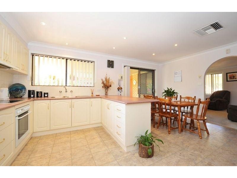 11 Arinya Street, Tamworth NSW 2340