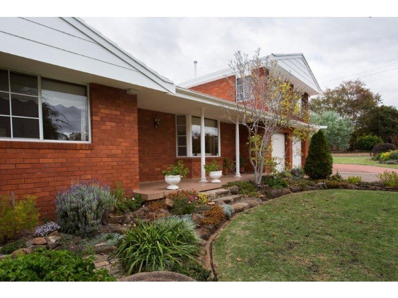 21 Kyooma Street, Tamworth NSW 2340