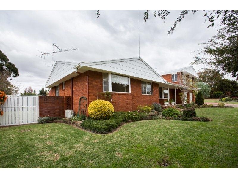 21 Kyooma Street, Tamworth NSW 2340
