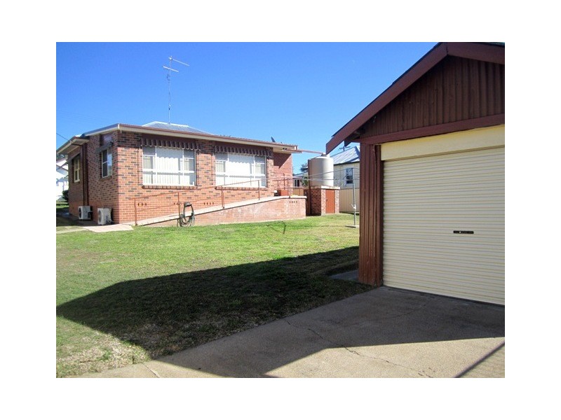100 Denne Street, Tamworth NSW 2340