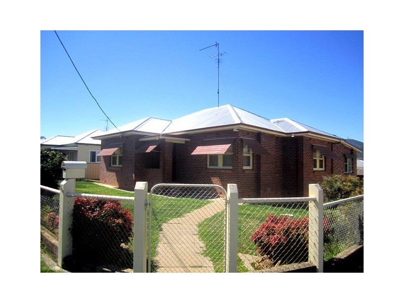 100 Denne Street, Tamworth NSW 2340