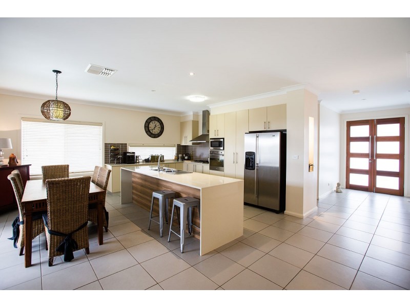 33 Warwick Road, Tamworth NSW 2340