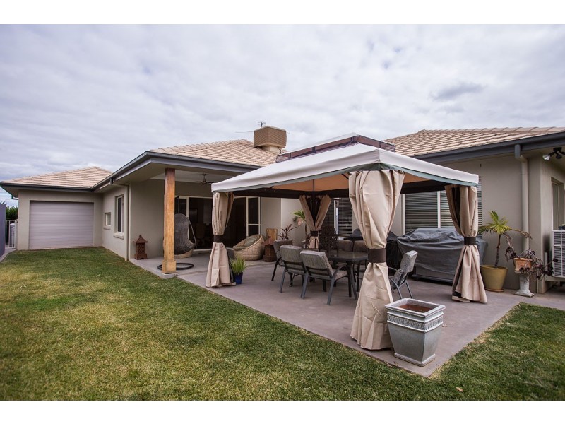 33 Warwick Road, Tamworth NSW 2340