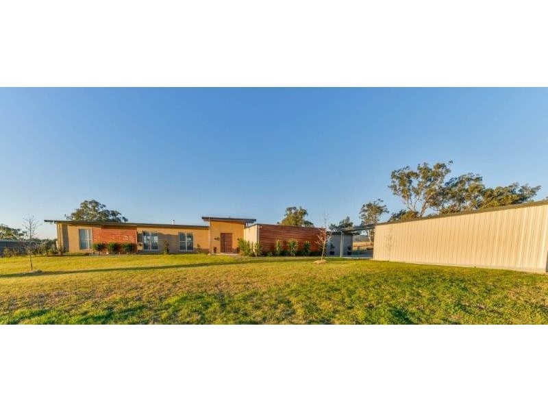 1234 Manilla Road, Tamworth NSW 2340